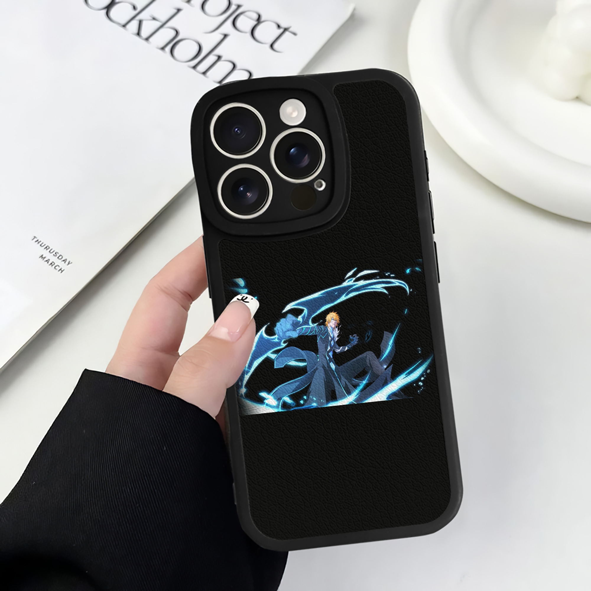 （画像用） ブリーチ 黒崎一護（くろさき いちご）BLEACH Kurosaki Ichigo 【iPhone 16シリーズ対応】シリコンスマホケース（レザー調） 材質：シリコン